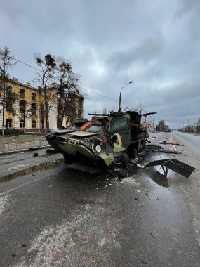 3 Mart 2022: Ukrayna 'nın Kharkiv şehrinde hasar gören askeri araç. Ukrayna 'da Savaş.