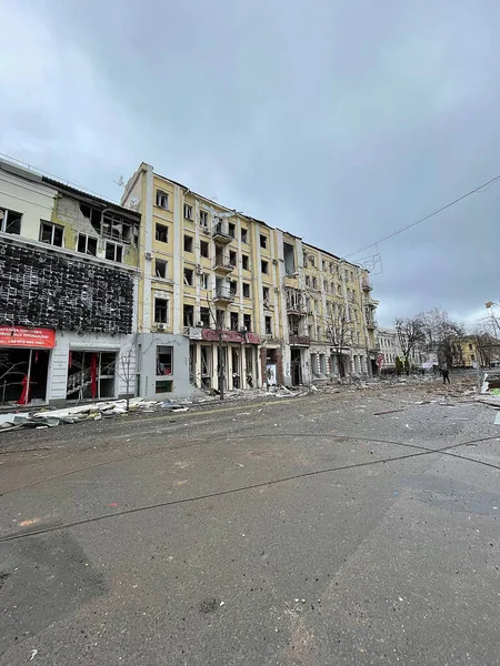 März 2022 Zerstörte Gebäude Den Straßen Von Charkiw Ukraine — kostenloses Stockfoto