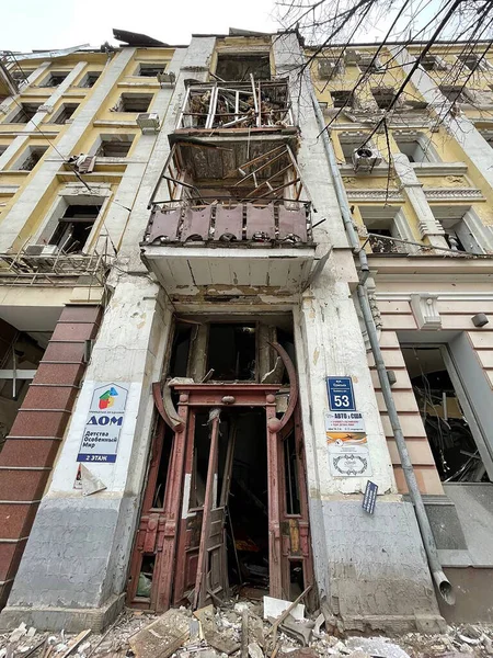 Mars 2022 Förstörda Byggnader Gatorna Charkiv Ukraina — Gratis stockfoto