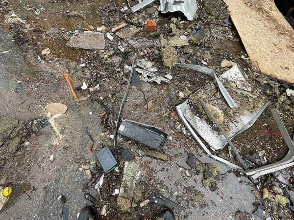 Marzo 2022 Fragmentos Destrucción Sobre Asfalto Kharkiv Ucrania Guerra Ucrania — Foto de stock gratis