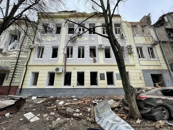 März 2022 Zerstörte Gebäude Den Straßen Von Charkiw Ukraine — kostenloses Stockfoto