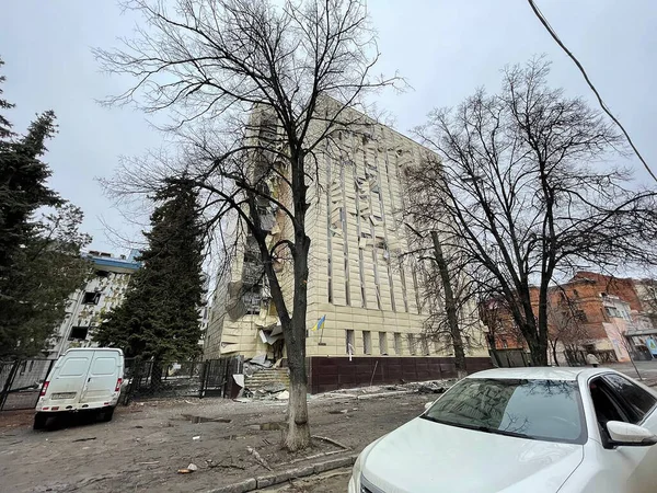 Maret 2022 Bangunan Hancur Jalanan Kharkiv Ukraina — Foto Stok Gratis
