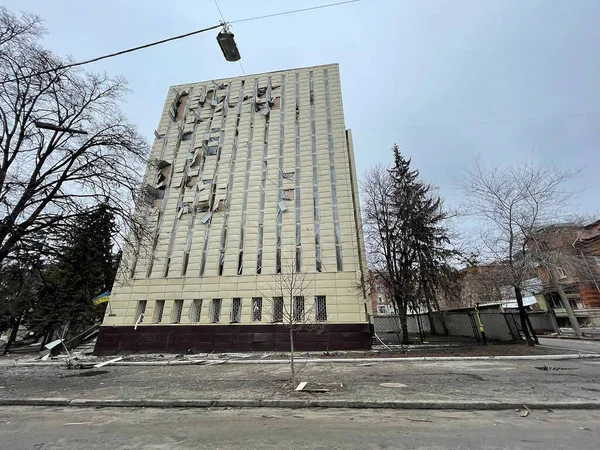 Maart 2022 Verwoeste Gebouwen Straten Van Kharkiv Oekraïne — Gratis stockfoto