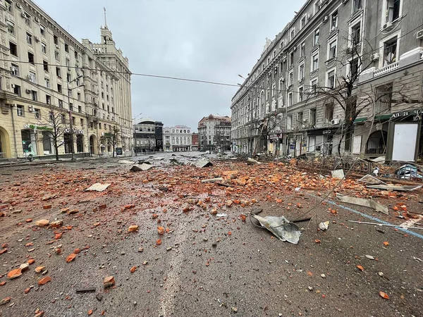 März 2022 Zerstörte Gebäude Den Straßen Von Charkiw Ukraine — kostenloses Stockfoto