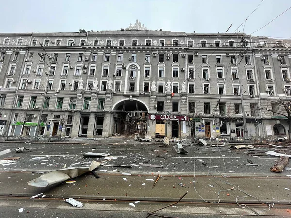 Μαρτίου 2022 Κατεστραμμένα Κτίρια Στους Δρόμους Του Χάρκοβο Ουκρανία — Δωρεάν Φωτογραφία