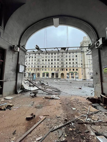 Marca 2022 Zniszczone Budynki Ulicach Charkowa Ukraina — Darmowe zdjęcie stockowe