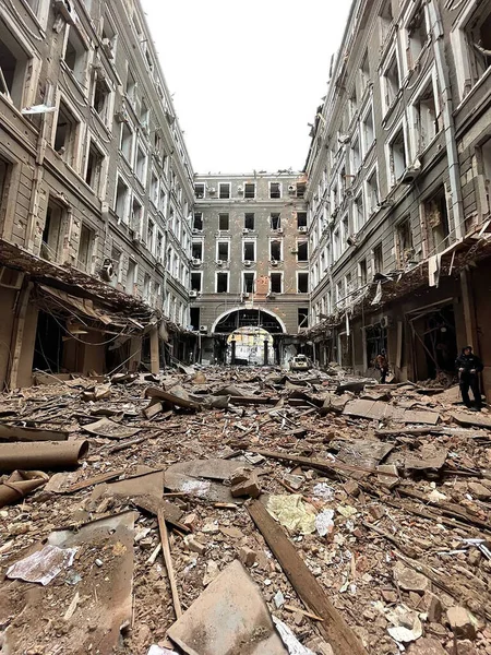 März 2022 Zerstörte Gebäude Den Straßen Von Charkiw Ukraine — kostenloses Stockfoto