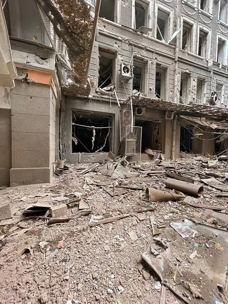 Marzo 2022 Edificios Destruidos Las Calles Kharkiv Ucrania — Foto de stock gratuita