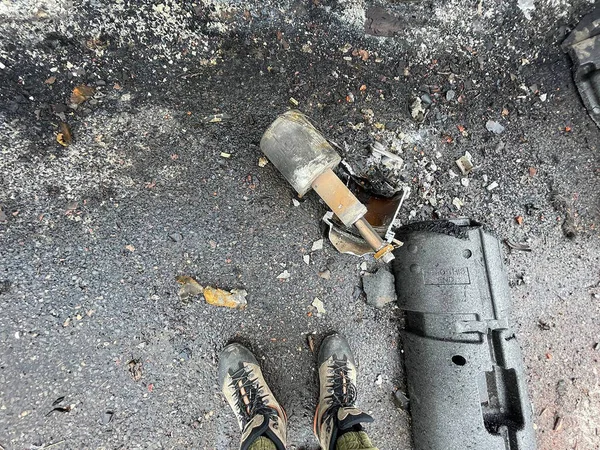 Martie 2022 Cioburi Distrugere Asfalt Harkov Ucraina Război Ucraina — Fotografie de stoc gratuită