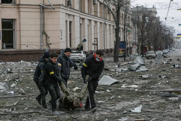 Ukraine Kharkiv March 2022 Relawan Membantu Korban Dari Invasi Rusia — Foto Stok Gratis