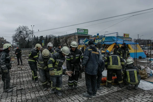 Ucrania Jarkiv Marzo 2022 Voluntarios Ayudan Las Víctimas Invasión Rusa — Foto de stock gratuita