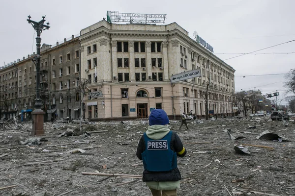 Ukraine Kharkiv Μαρτιου 2022 Πατήστε Στο Κατεστραμμένο Κέντρο Της Πόλης — Δωρεάν Φωτογραφία