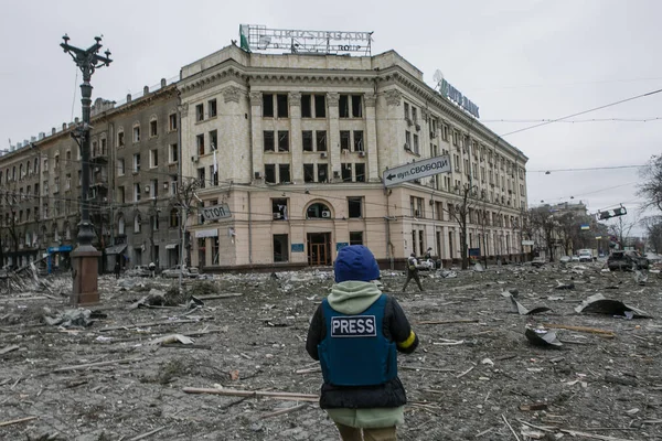 Ukrajina Kharkiv March 2022 Tisk Zničeném Centru Města Charkov Ruská — Stock fotografie zdarma