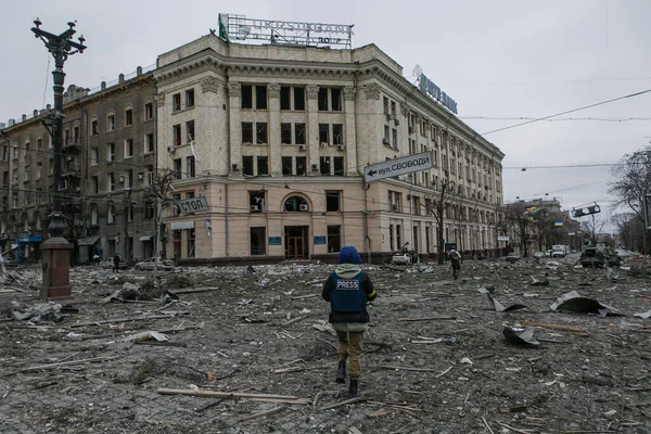 Ukrajina Kharkiv March 2022 Tisk Zničeném Centru Města Charkov Ruská — Stock fotografie zdarma