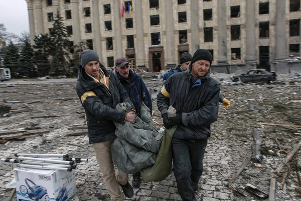 Ukraine Kharkiv März 2022 Freiwillige Helfen Opfern Der Russischen Invasion — kostenloses Stockfoto