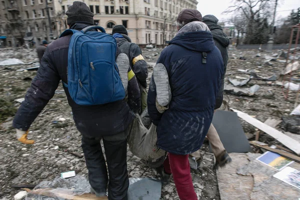Ukraine Kharkiv Mars 2022 Volontärer Hjälper Offer Från Rysslands Invasion — Gratis stockfoto
