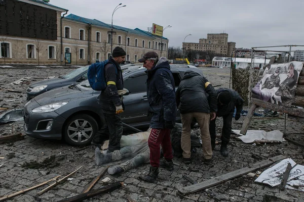 Ukraine Kharkiv March 2022 Добровольці Допомагають Жертвам Вторгнення Росії Україну — стокове фото