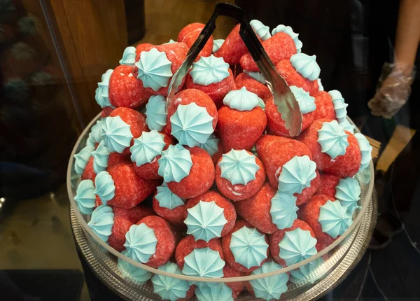 Artisanal Candies Candy Shop Istanbul Macaron Candies Display Showcase Strawberry — стоковое фото