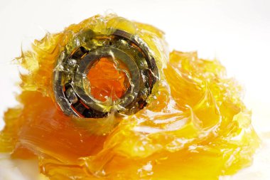 Yağ ve bilye, otomotiv ve sanayi için lityum makine yağlama.