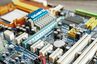 Not defteri, elektronik, bilgisayar donanımı ve teknoloji konseptinin onarılması ve yükseltilmesi.