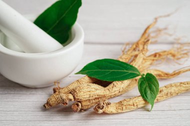 Alternatif ilaç bitkisel organik kapsül E omega 3 vitamini balık yağı, mineral, bitki yapraklı ilaç sağlıklı yaşam için doğal destek.