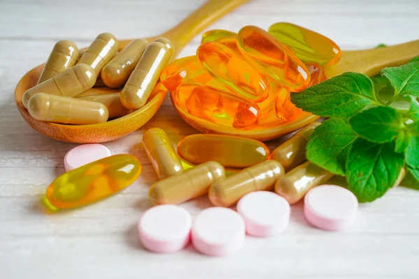 Medicina Alternativa Ervas Cápsula Orgânica Com Vitamina Omega Óleo Peixe — Fotografia de Stock