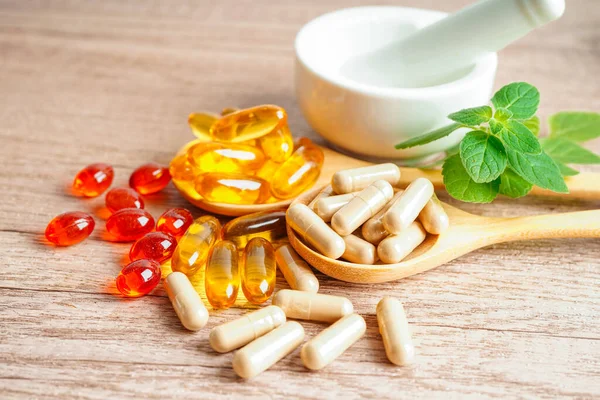 Alternative Medizin Pflanzliche Bio Kapsel Mit Vitamin Omega Fischöl Mineral — Stockfoto
