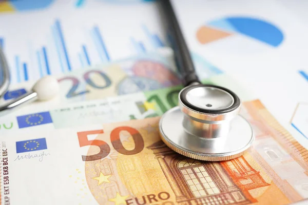 Stethoskop Und Euro Banknoten Auf Diagrammpapier Finanz Konto Statistik Und — Stockfoto