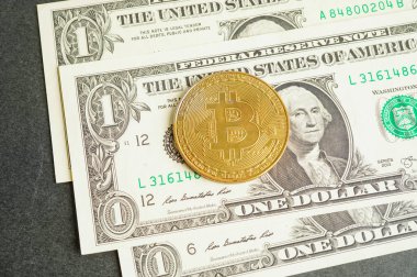 ABD doları üzerindeki altın bitcoin ticari ve ticari para, dijital para, sanal kripto para, engelleme teknolojisi için para banknotları.