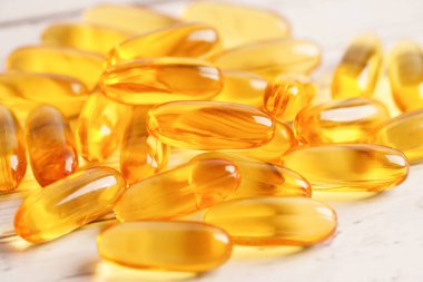 Omega 3 vitaminli kapsüllerde balık yağı ya da morina yağı jölesi.