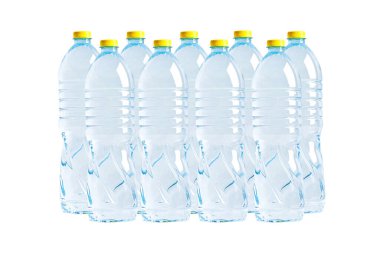 Beyaz arka planda izole edilmiş plastik su şişesi, mineral, sağlıklı konsept.
