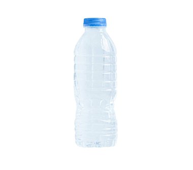 Beyaz arka planda izole edilmiş plastik su şişesi kırpma yolu, mineral ve sağlıklı bir kavram..