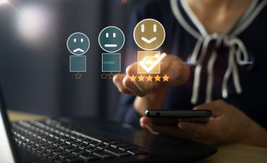 Müşteri için çevrimiçi başvuruda hizmet deneyimine derecelendiriliyor.