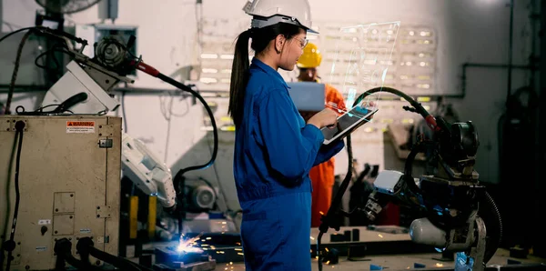 Endüstriyel robotları kontrol etmek için geleceğin teknolojisi..