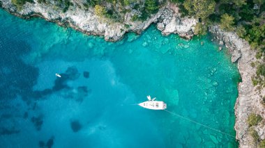 FIMI İnsansız Hava Aracı Deniz kıyısı okyanus suyu mavi su teknesi yat hangarı