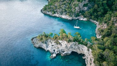 FIMI İnsansız Hava Aracı Deniz kıyısı okyanus suyu mavi su teknesi yat hangarı