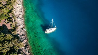 FIMI İHA Kamera Seyahat Deniz Yolculuğu Okyanus Suyu Mavi Su Gemisi Tekne Teknesi Ada Koyu Hindisi