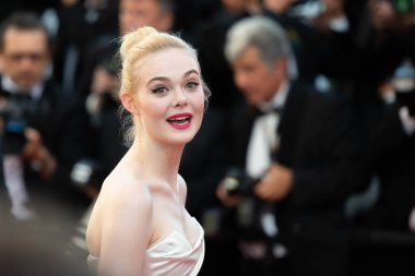 CannES, FRANCE - 17 Mayıs: Aktör Elle Fanning 70 'inci yıllık Cannes Film Festivali' nde 