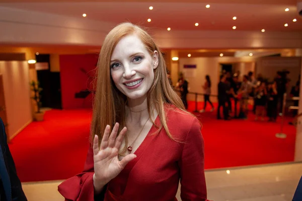 Yetmiş yıllık Cannes Film Festivali sırasında jüri üyesi Jessica Chastain 'in basın toplantısına katılmasının ardından