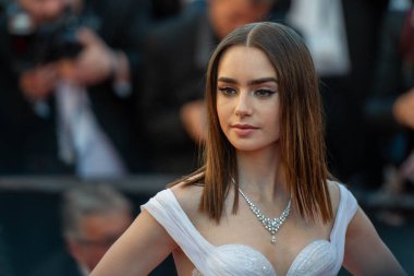 CANNES, FRANCE: 19 Mayıs 2017 Lily Collins ve Jake Gyllenhaal 70. Yıllık Cannes Film Festivali sırasında 'Okja' gösterimine katıldılar