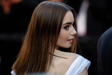 CANNES, FRANCE: 19 Mayıs 2017 Lily Collins ve Jake Gyllenhaal 70. Yıllık Cannes Film Festivali sırasında 'Okja' gösterimine katıldılar
