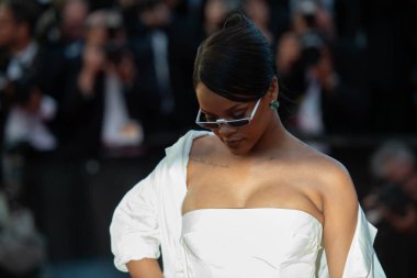 CANES, FRANCE: 19 Mayıs 2017 Rihanna, 70. Geleneksel Cannes Film Festivali sırasında 