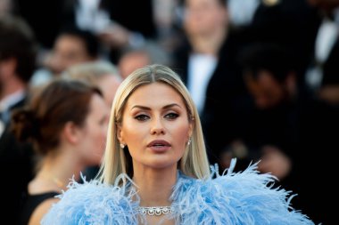 CANNES, FRANCE: 19 Mayıs 2017 Rus televizyon sunucusu ve modeli Victoria Bonya, 70 'inci yıllık Cannes Film Festivali sırasında 