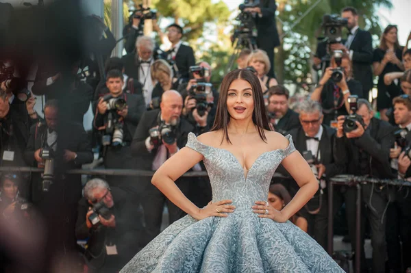 Cannes France May 2017 Aishwarya Rai Bachchan Παρευρίσκεται Στην Προβολή — Φωτογραφία Αρχείου