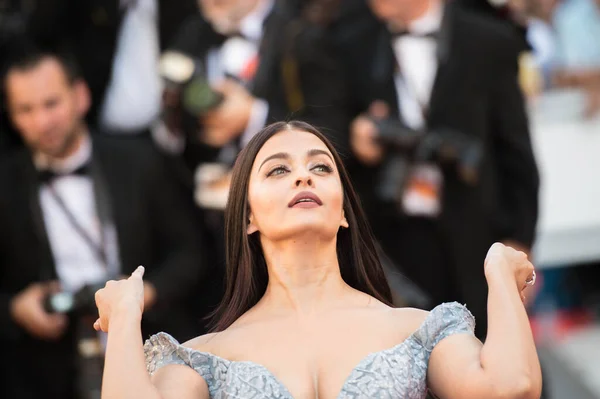 Cannes France May 2017 Aishwarya Rai Bachchan Παρευρίσκεται Στην Προβολή — Φωτογραφία Αρχείου