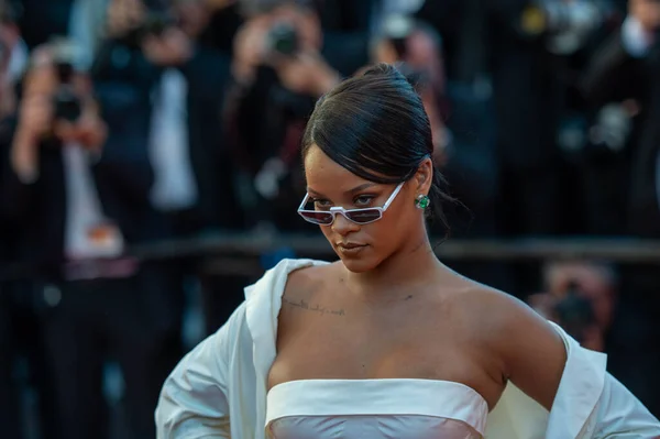 CANES, FRANCE: 19 Mayıs 2017 Rihanna, 70. Geleneksel Cannes Film Festivali sırasında 