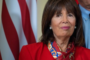 ARMENİYA, YEREVAN: 18 Eylül 2022 ABD Temsilcisi Jackie Speier, ABD Meclis Başkanı Nancy Pelosi 'nin Ermeni Ulusal Meclis Başkanı Alen Simonyan ile Erivan, Ermenistan' da yaptığı toplantı sonrasında verdiği brifingde,.
