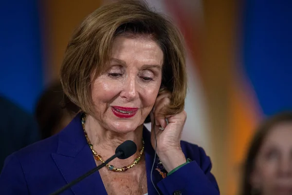 ARMENIA, YEREVAN: 18 Eylül 2022 ABD Meclis Başkanı Nancy Pelosi, Ermeni Ulusal Meclis Başkanı Alen Simonyan ile görüşmesi sonrasında basın mensuplarına konuştu.