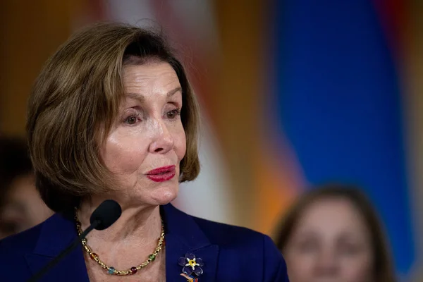 ARMENIA, YEREVAN: 18 Eylül 2022 ABD Meclis Başkanı Nancy Pelosi, Ermeni Ulusal Meclis Başkanı Alen Simonyan ile görüşmesi sonrasında basın mensuplarına konuştu.