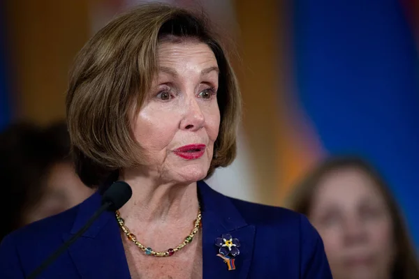 ARMENIA, YEREVAN: 18 Eylül 2022 ABD Meclis Başkanı Nancy Pelosi, Ermeni Ulusal Meclis Başkanı Alen Simonyan ile görüşmesi sonrasında basın mensuplarına konuştu.